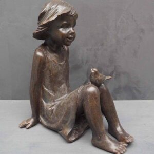 La petite fille à l'oiseau